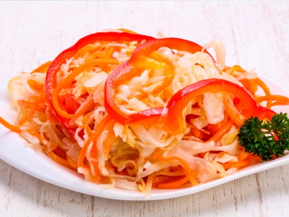 Салат из квашеной капусты с морковью по-корейски