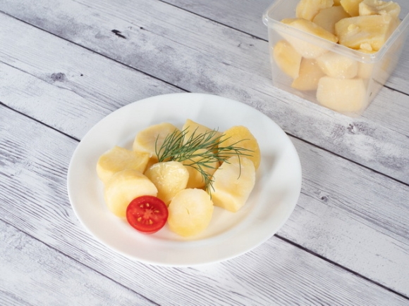 Картофель отварной с маслом и зеленью
