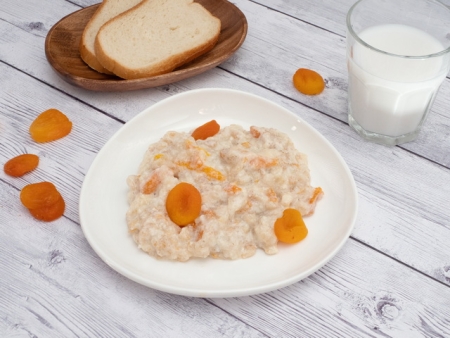 Каша молочная овсяная с сухофруктами Каша молочная овсяная с сухофруктами