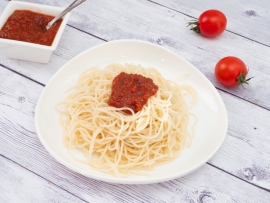 Спагетти с томатным соусом
